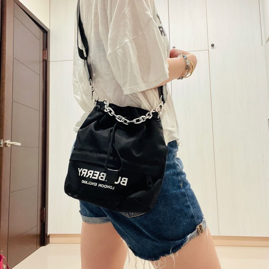二手正品~近全新Burberry字母經典帆布/水桶包/可三背/稀缺實用款/全配(看圖看內文)誠可小議-6