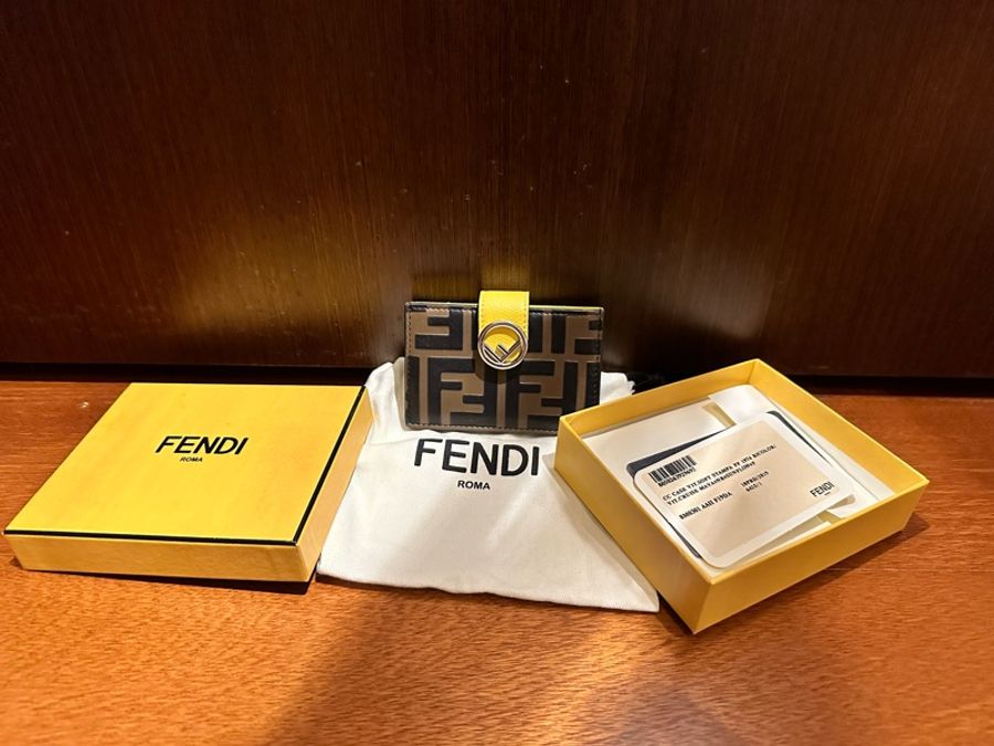 正版Fendi卡夾 含保卡紙盒防塵袋-0