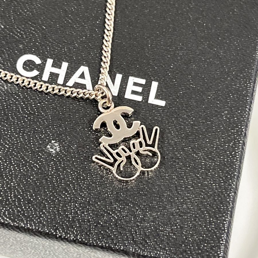 CHANEL 香奈兒經典滿鑽LOGO 勝利V造型項鍊/長鍊/飾品-2