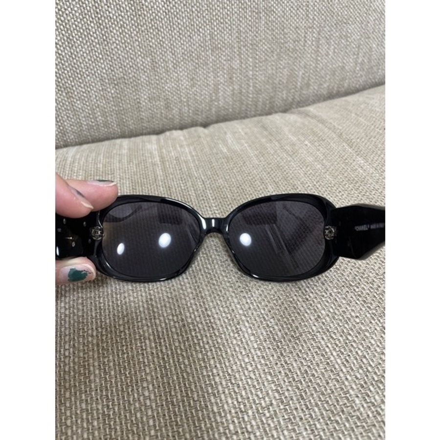 五千以下買到香奈兒 真香👍保證真品 已絕版 全黑 Chanel 黑色山茶花 太陽眼鏡-16