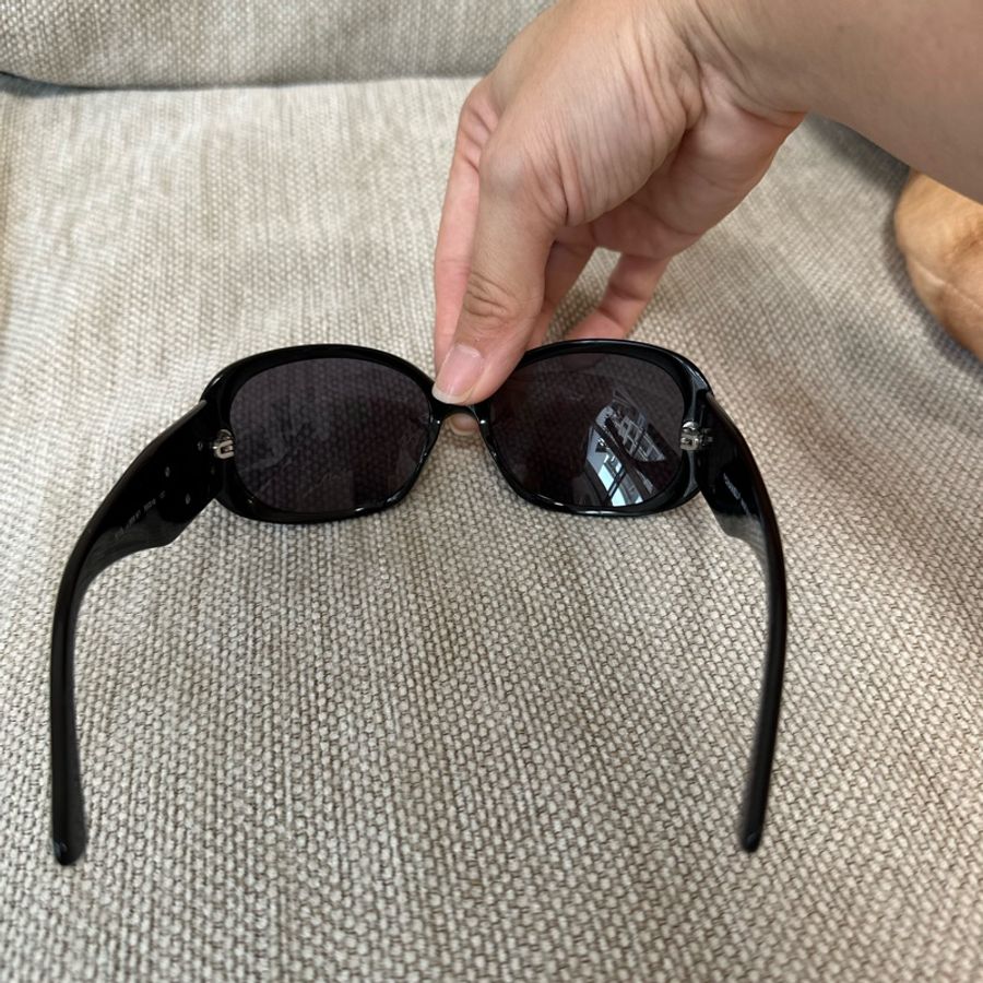 五千以下買到香奈兒 真香👍保證真品 已絕版 全黑 Chanel 黑色山茶花 太陽眼鏡-8