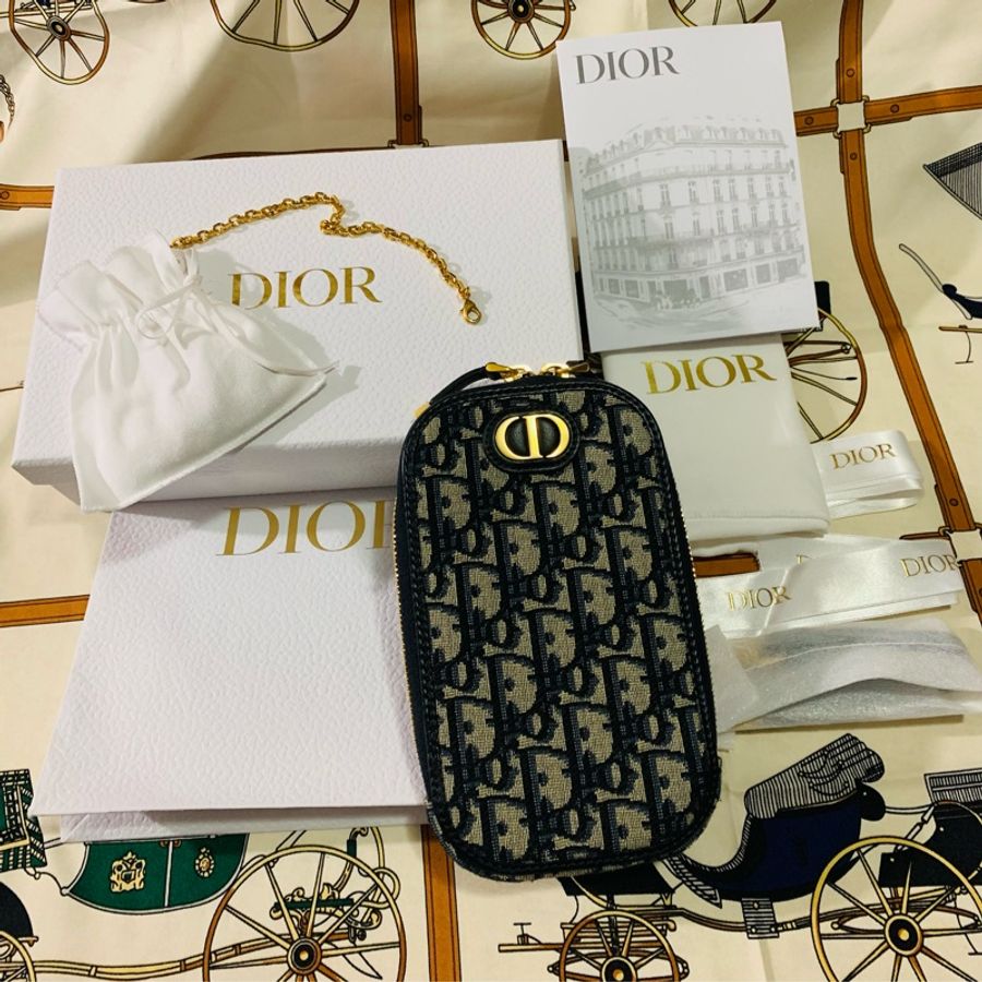 近新Dior 30 MONTAIGNE 手機包(已漲價至4萬台幣)-2
