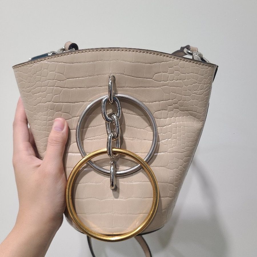 CHARLES&KEITH 金屬圓環手提&肩揹小水桶包-2