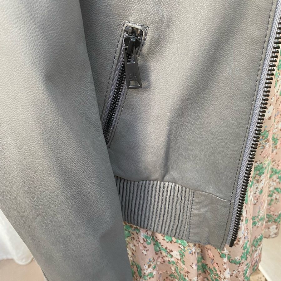 blue heroes 大象灰🐘皮衣 size S-9