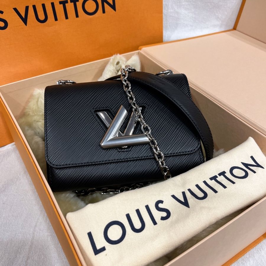 LOUIS VUITTON LV 黑色EPI銀扣TWIST PM 肩背包/斜背包-0