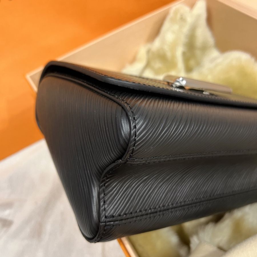 LOUIS VUITTON LV 黑色EPI銀扣TWIST PM 肩背包/斜背包-2
