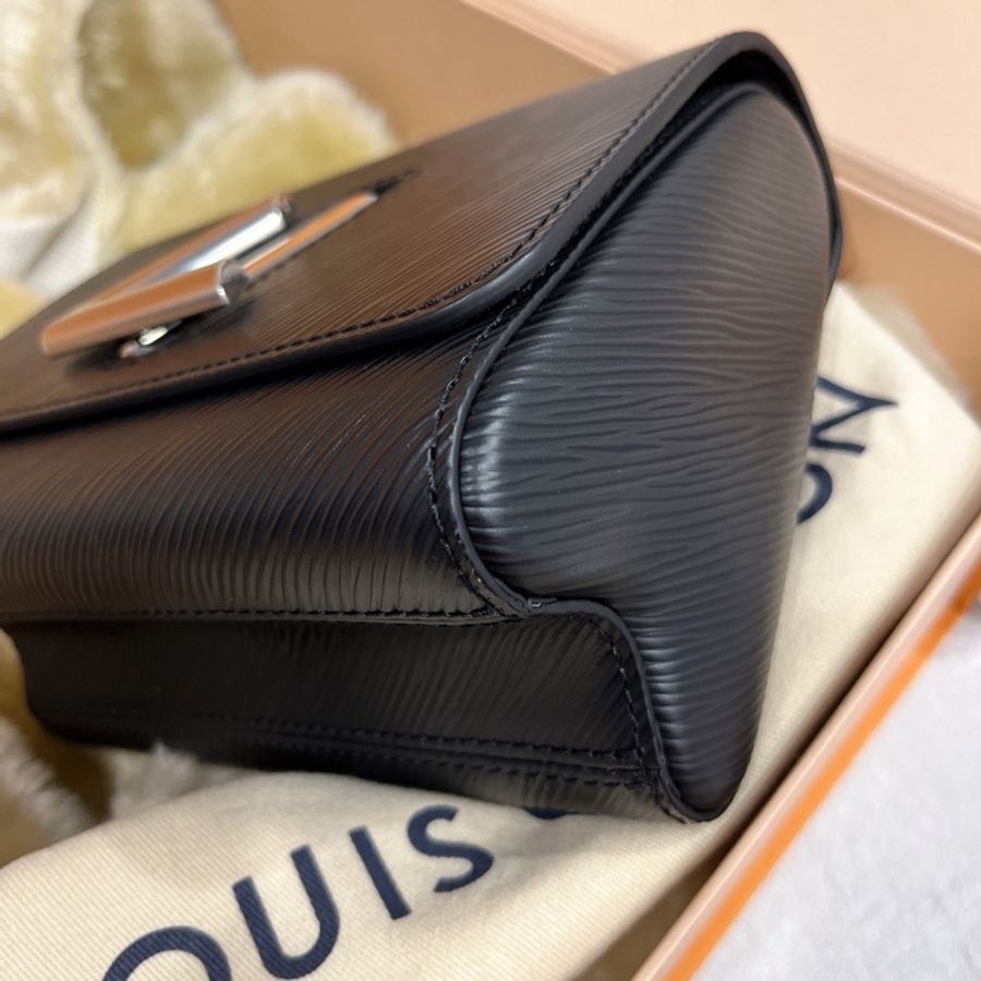 LOUIS VUITTON LV 黑色EPI銀扣TWIST PM 肩背包/斜背包-3