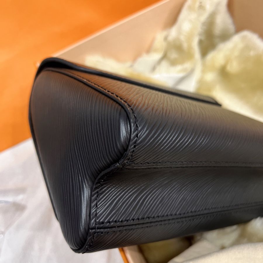 LOUIS VUITTON LV 黑色EPI銀扣TWIST PM 肩背包/斜背包-4