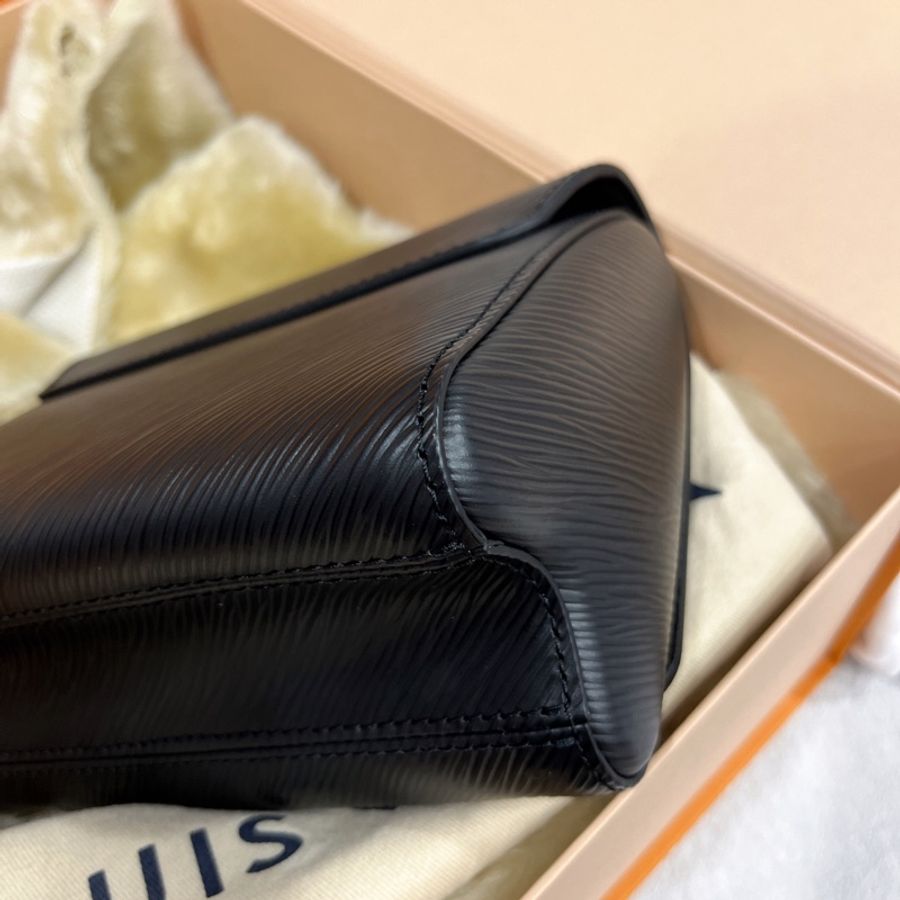 LOUIS VUITTON LV 黑色EPI銀扣TWIST PM 肩背包/斜背包-5