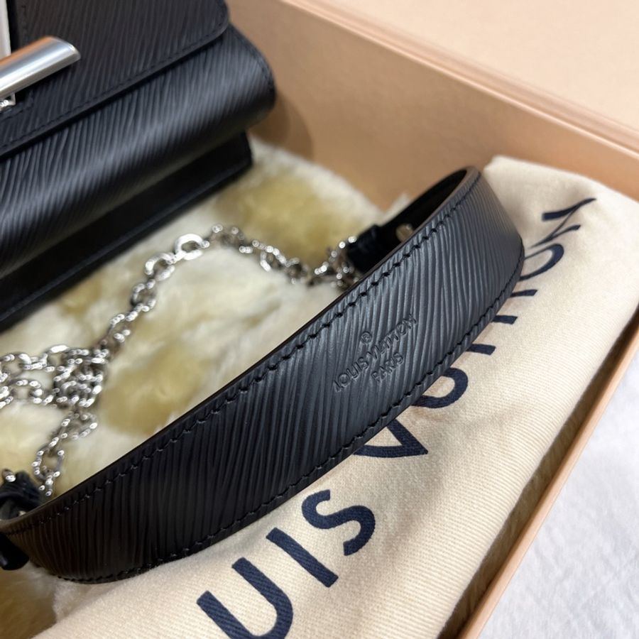 LOUIS VUITTON LV 黑色EPI銀扣TWIST PM 肩背包/斜背包-7