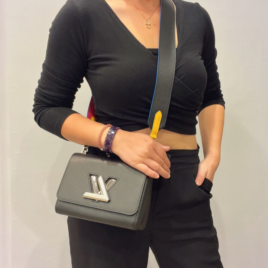 LOUIS VUITTON LV 黑色EPI銀扣TWIST PM 肩背包/斜背包-9