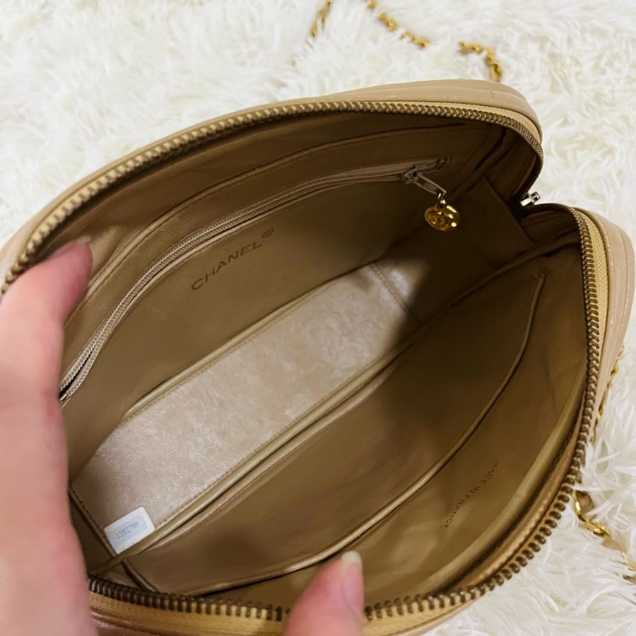 Chanel 奶茶色金鏈包-9