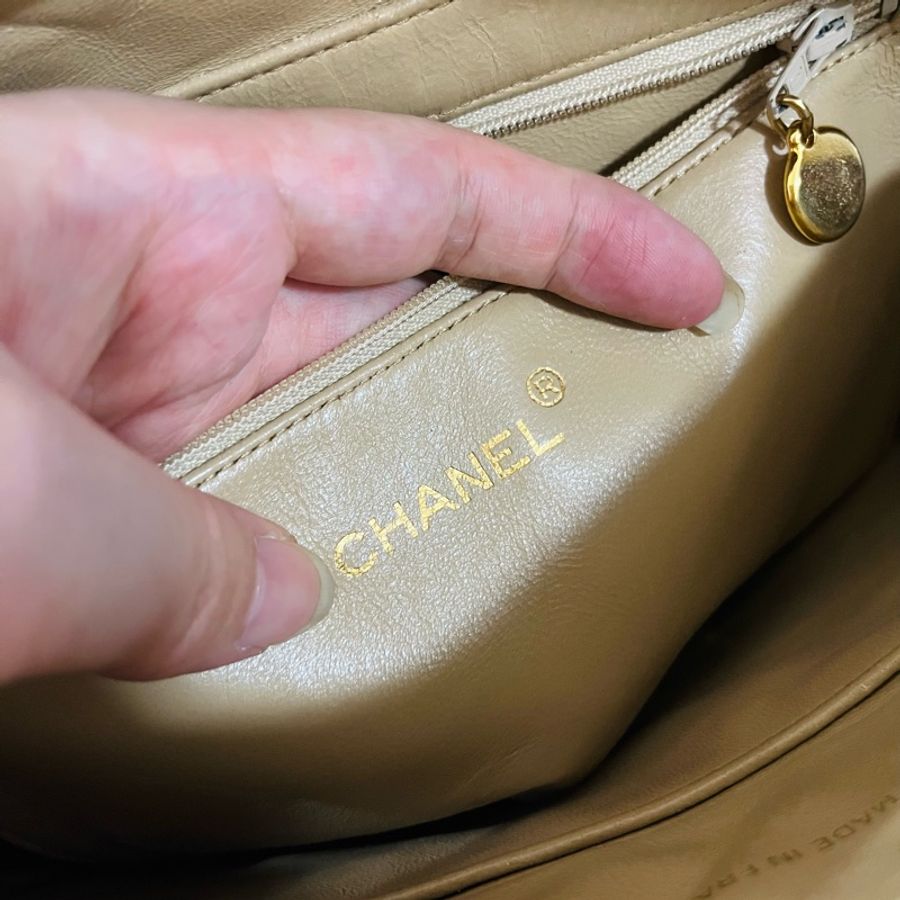 Chanel 奶茶色金鏈包-14