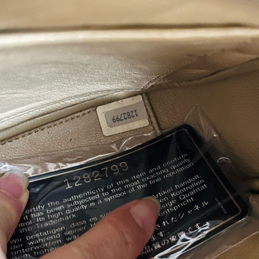 Chanel 奶茶色金鏈包-16