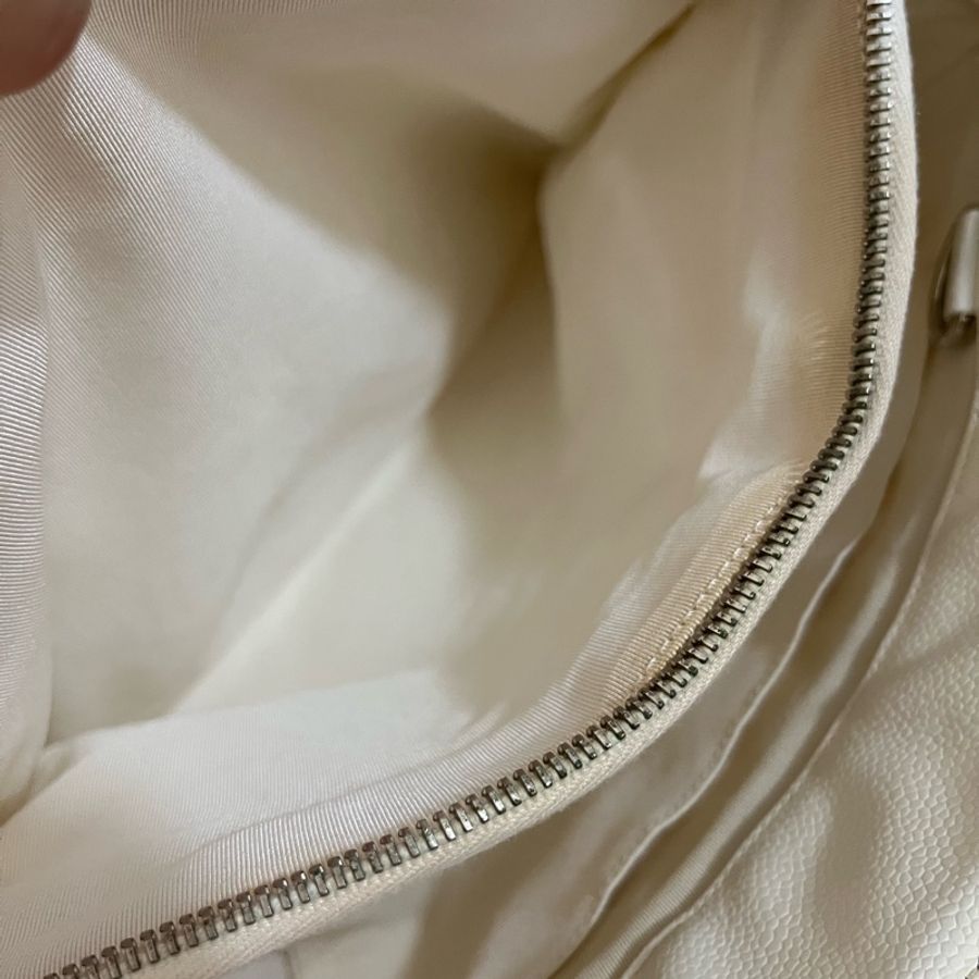 Chanel GST白色銀鏈豆腐包-16