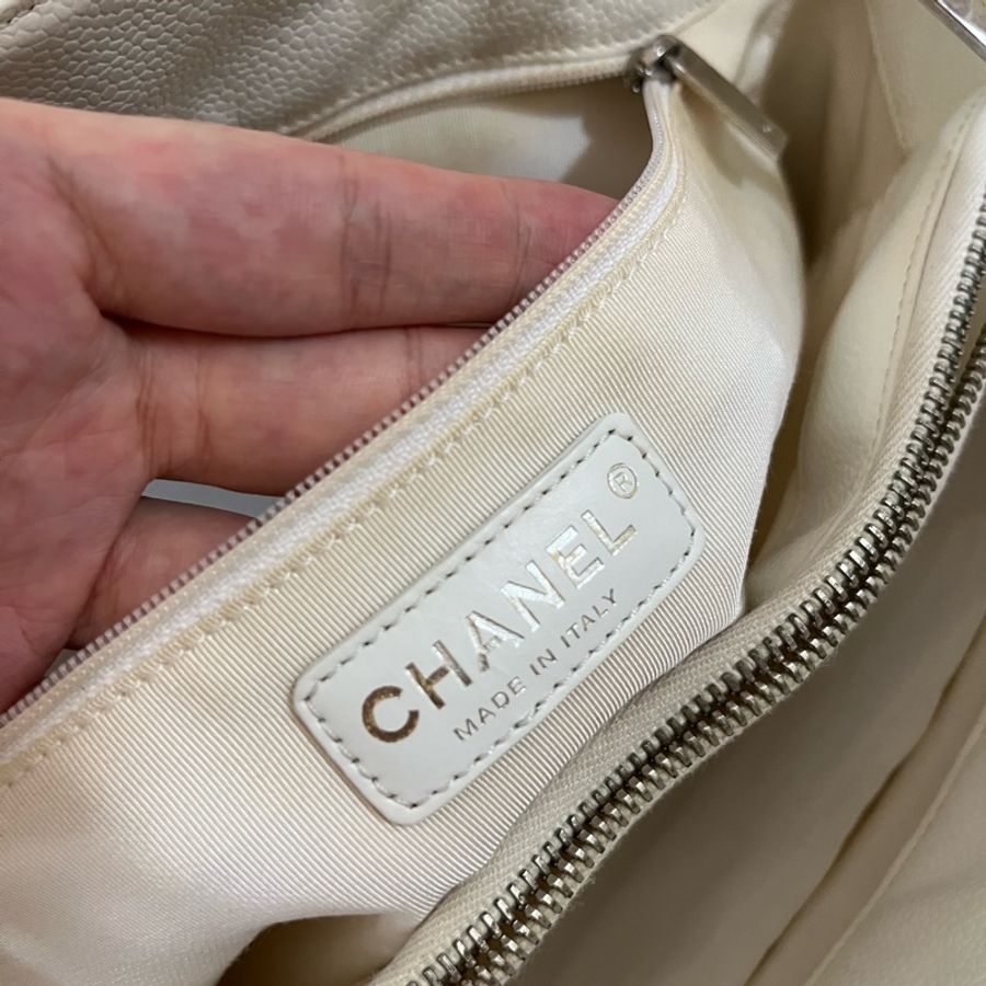 Chanel GST白色銀鏈豆腐包-18
