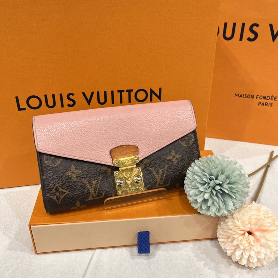 LOUIS VUITTON LV 老花字紋拼粉色皮革 PALLAS1系列二折16卡長夾/皮夾-0