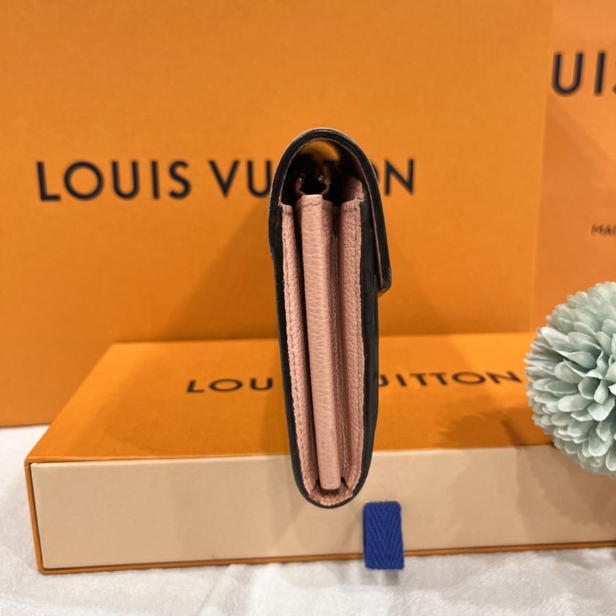 LOUIS VUITTON LV 老花字紋拼粉色皮革 PALLAS1系列二折16卡長夾/皮夾-6