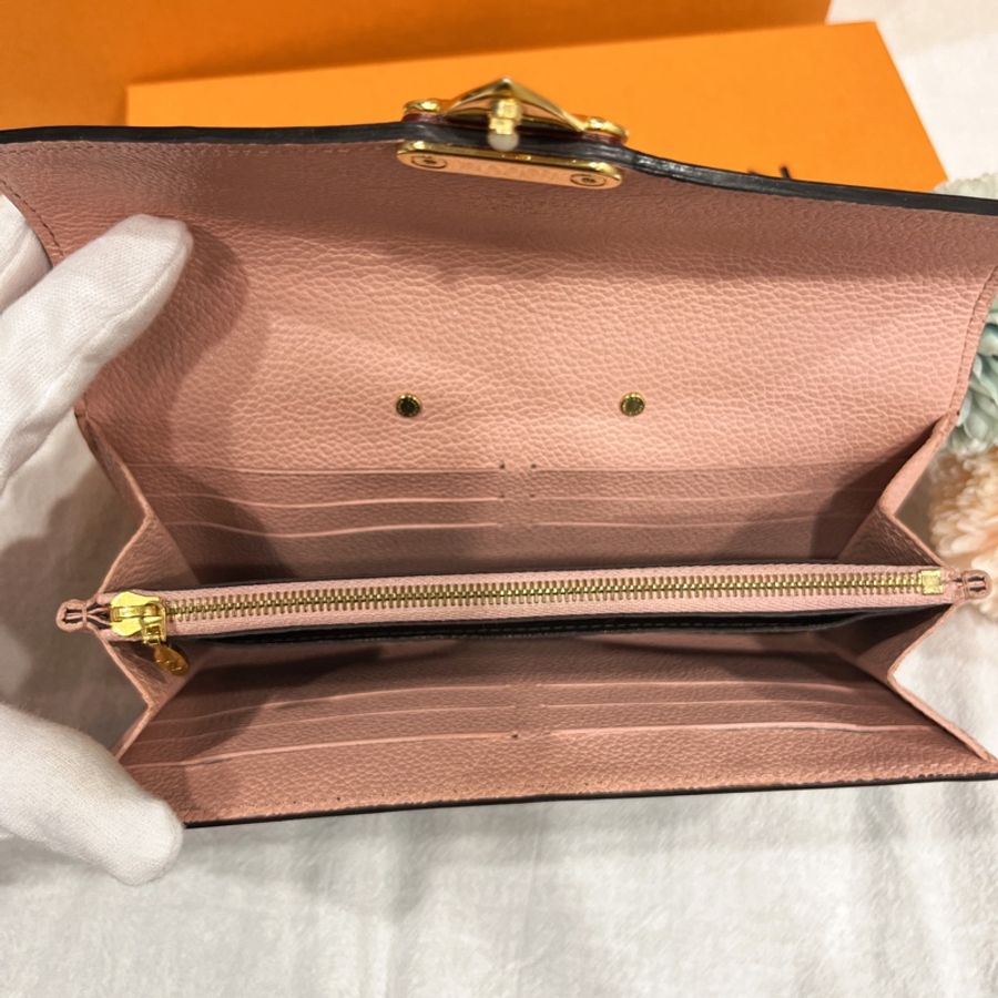 LOUIS VUITTON LV 老花字紋拼粉色皮革 PALLAS1系列二折16卡長夾/皮夾-9