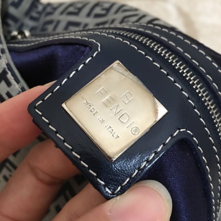 Fendi Vintage 藍色老花法棍包-11