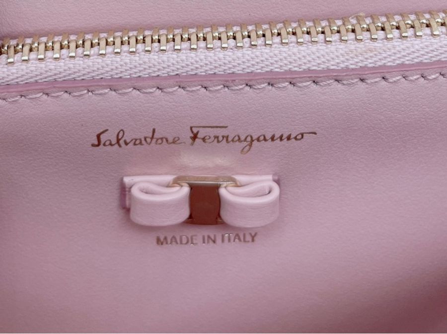 ⭐️客訂商品⭐️Salvatore Ferragamo Vara 蝴蝶結鍊條斜背包(近全新)-16