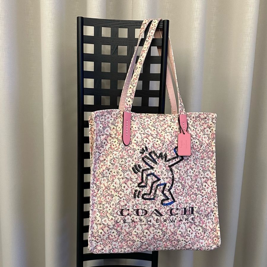 ‘客戶已保留’Coach x Keith Haring 聯名限量款,尺寸:高36cm(肩揹帶25cm)x寬33cmx深13cm-1