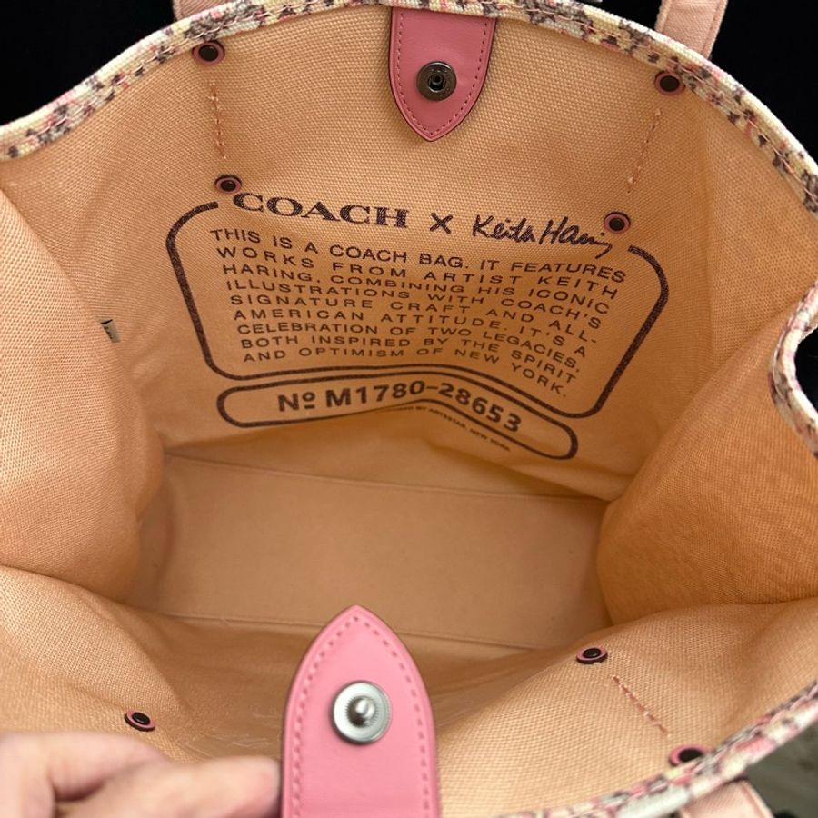 ‘客戶已保留’Coach x Keith Haring 聯名限量款,尺寸:高36cm(肩揹帶25cm)x寬33cmx深13cm-2