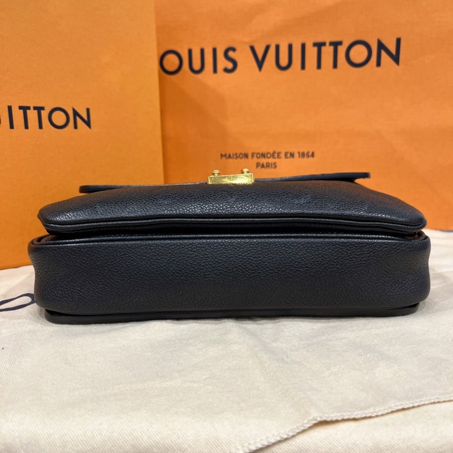 Louis Vuitton LV黑色全皮字紋壓紋郵差包/斜背包/手提包-6
