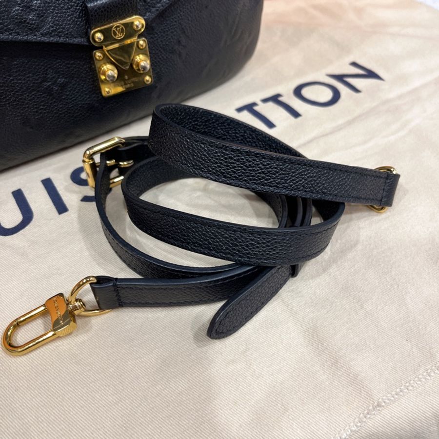 Louis Vuitton LV黑色全皮字紋壓紋郵差包/斜背包/手提包-11