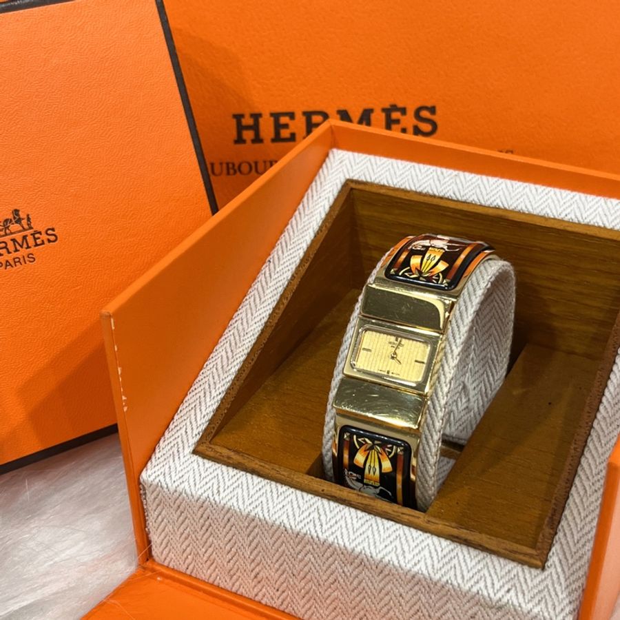 Hermes愛馬仕 七寶燒 黑色馬匹琺瑯 手鐲造型 石英錶/手錶-1