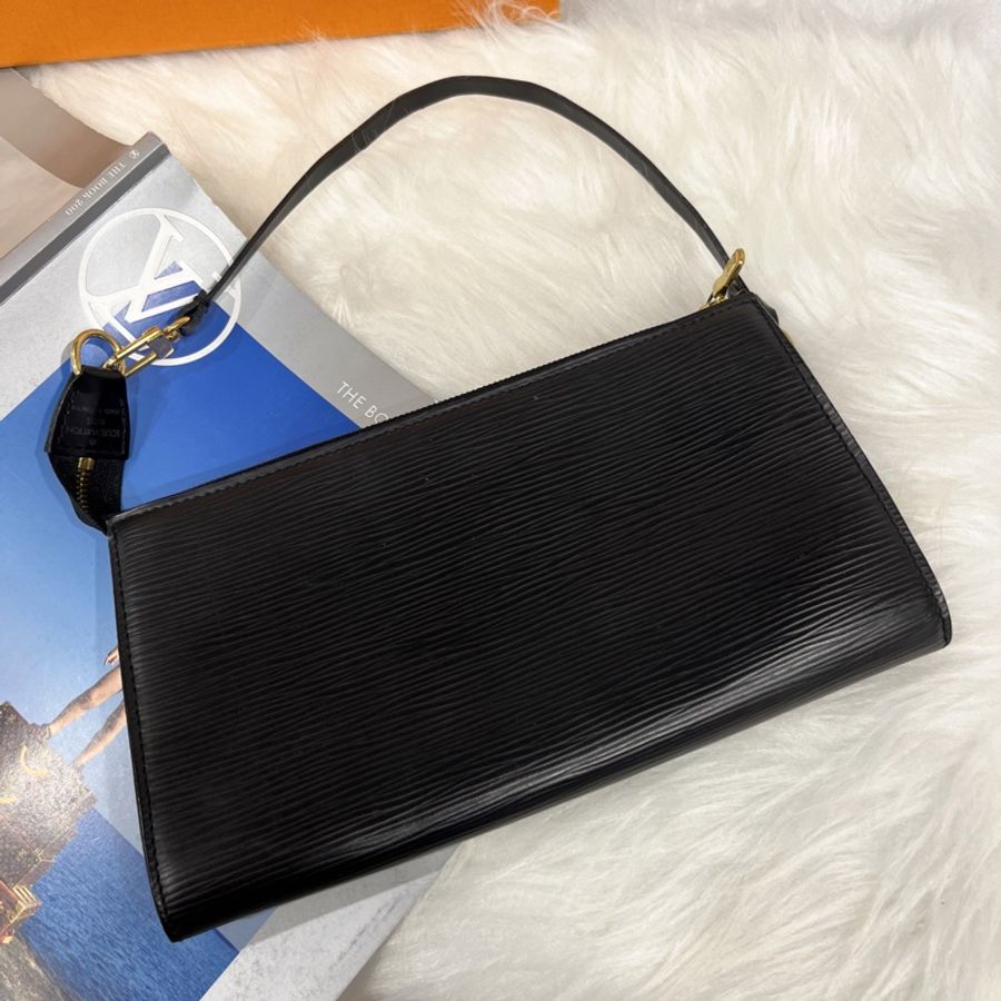 Louis Vuitton LV 黑色EPI水波紋腋下包/麻將包/斜背包-1