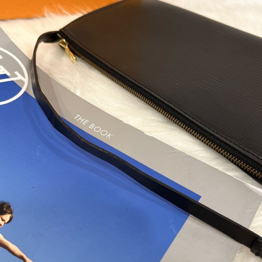 Louis Vuitton LV 黑色EPI水波紋腋下包/麻將包/斜背包-9