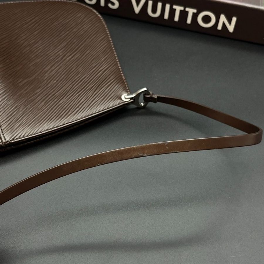 Louis Vuitton LV 摩卡色 EPI 水波紋 銀扣 貝殼扁包 手提包/腋下包-6