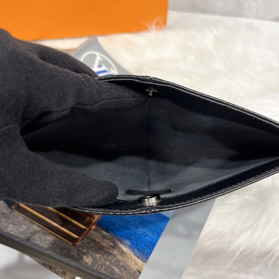 Louis Vuitton LV 黑色 EPI 水波紋 銀扣 貝殼扁包 手提包/腋下包-9