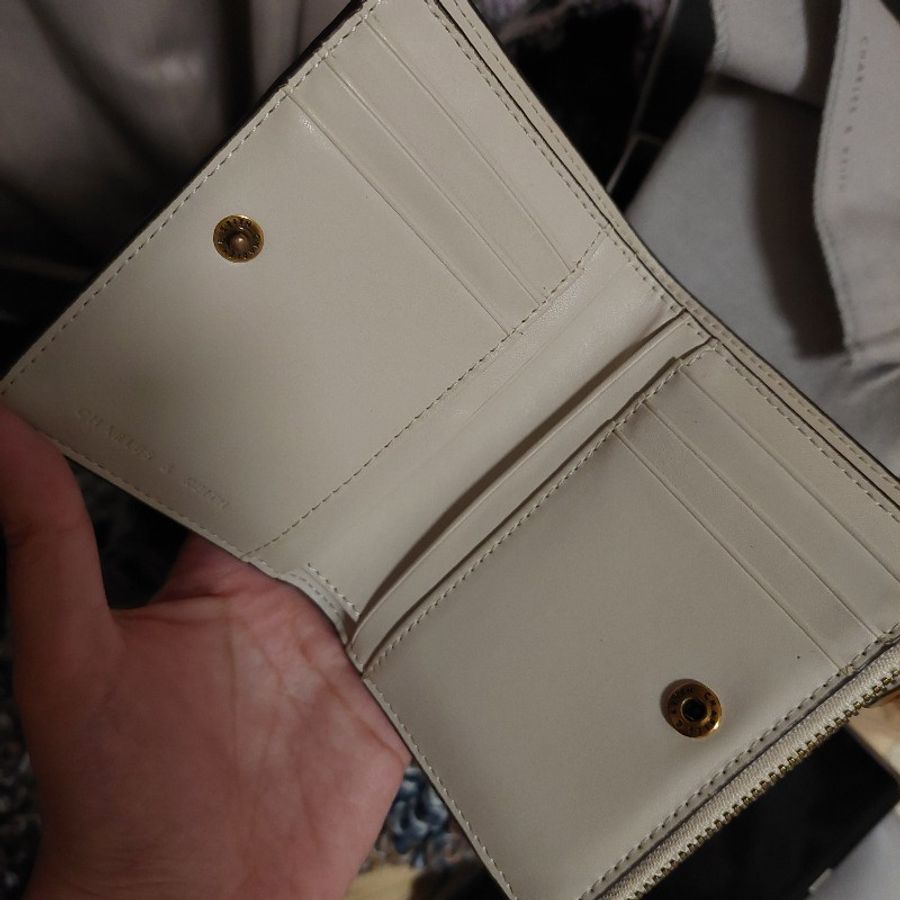 小CK CHARLES & KEITH 輕薄米白短夾 皮夾 二手 平價 精品 小資女最愛 正品-5