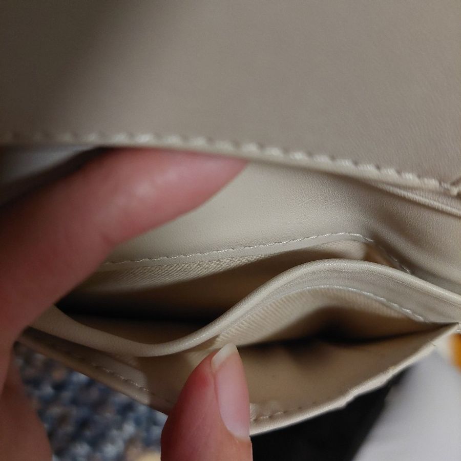 小CK CHARLES & KEITH 輕薄米白短夾 皮夾 二手 平價 精品 小資女最愛 正品-8