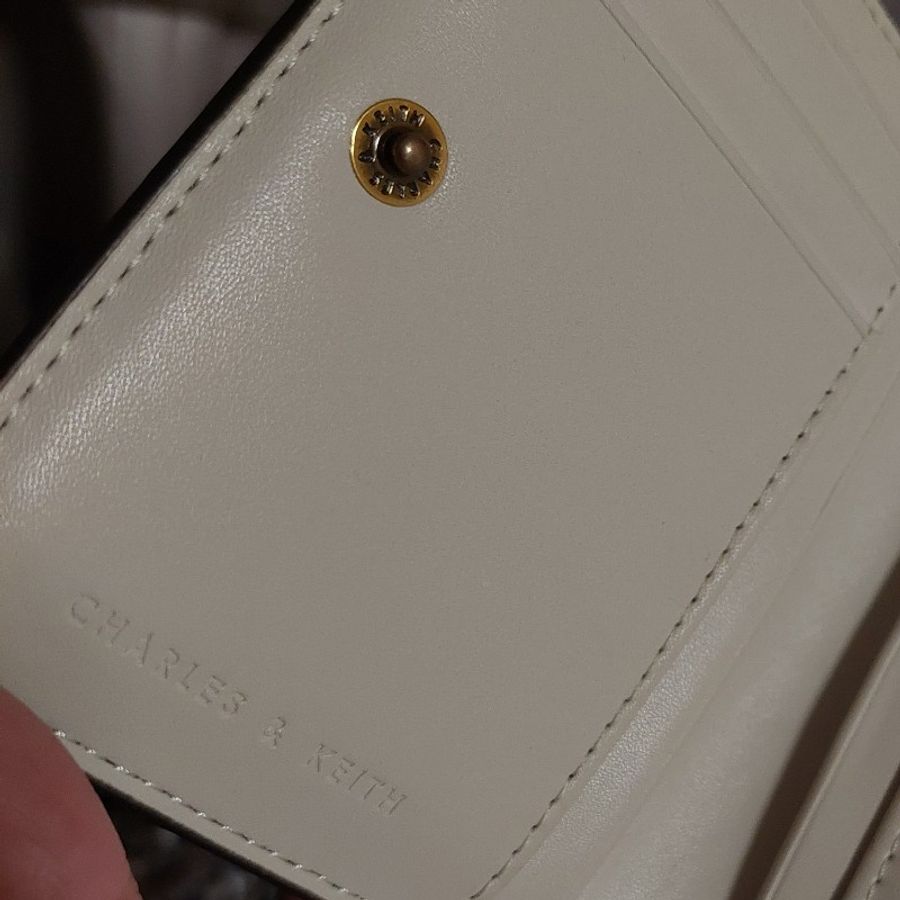 小CK CHARLES & KEITH 輕薄米白短夾 皮夾 二手 平價 精品 小資女最愛 正品-9