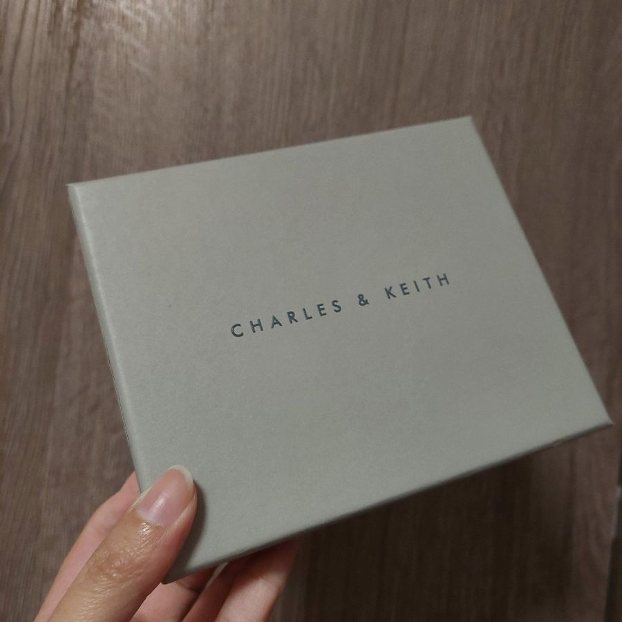 小CK CHARLES & KEITH 輕薄米白短夾 皮夾 二手 平價 精品 小資女最愛 正品-10