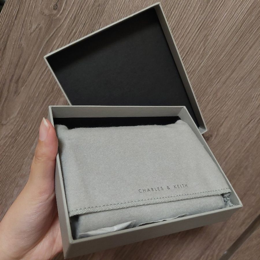 小CK CHARLES & KEITH 輕薄米白短夾 皮夾 二手 平價 精品 小資女最愛 正品-12