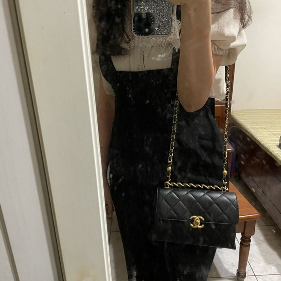 近全新正品 CHANEL 22S黑金牛皮口蓋包/走秀款-1