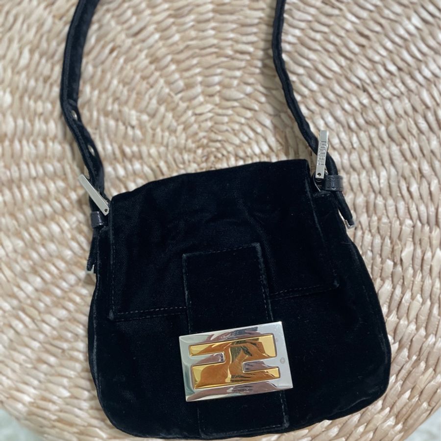 🏷 Fendi 麂皮肩背包-0