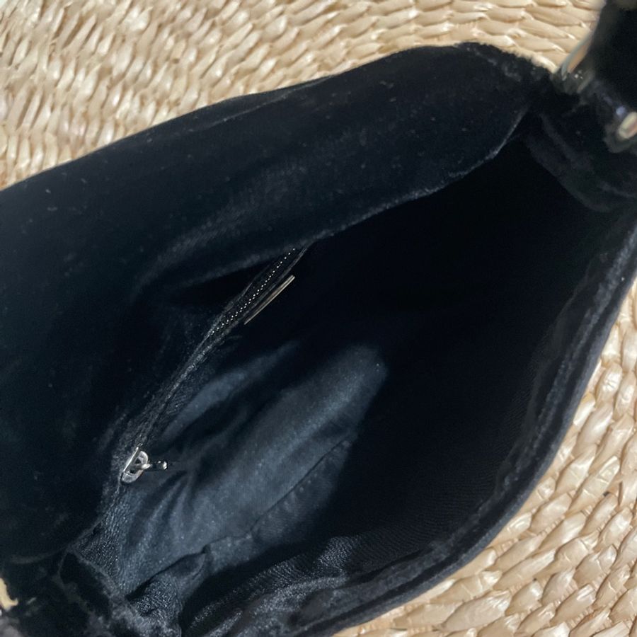 🏷 Fendi 麂皮肩背包-2