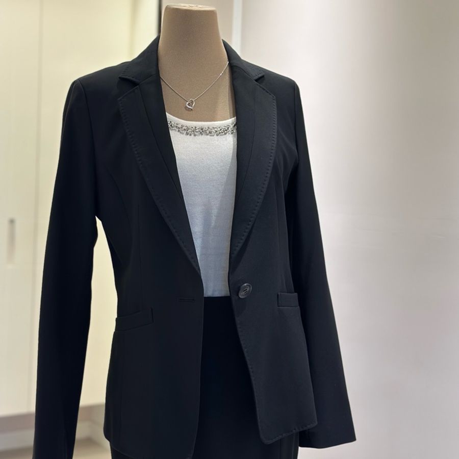 22 Octobre 黑色西裝外套，Size 38，9成新（另有同套短裙）-0