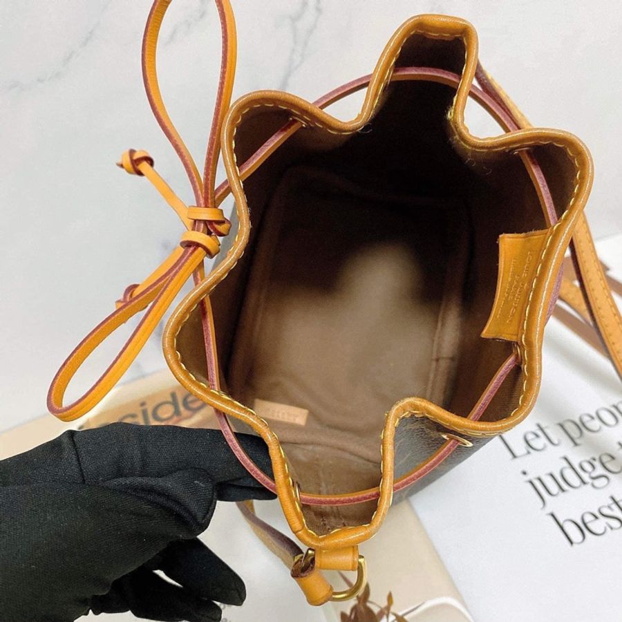 LV M41346 Nano Noe 經典Monogram 束口水桶包-14