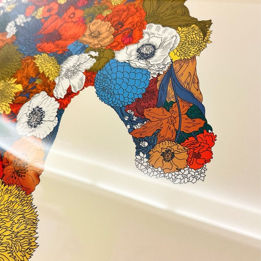 台灣現貨 愛馬仕 Hermès 輕揚花衣 馬頭 絲巾 方巾 含裱框 $27000 需台中南屯自取-2