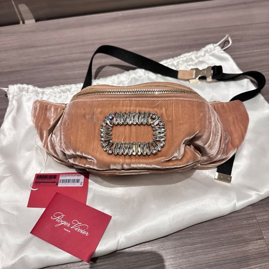 Roger Vivier 經典方鑽天鵝絨腰包(降價)-0