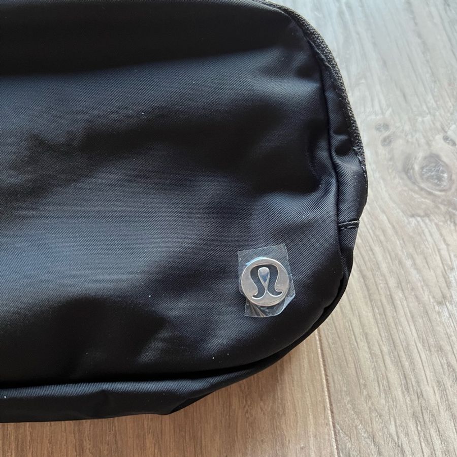 潮人必備,全新吊牌未拆Lululemon Everyday Belt Bag腰包,1L-4