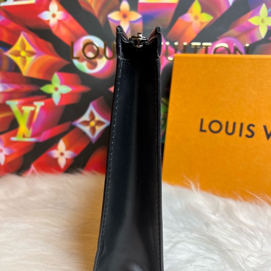 LV POCHETTE VOYAGE MM 黑老花 手拿包-12