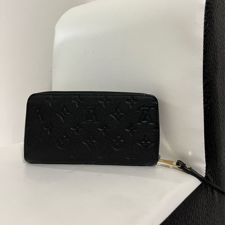 LV 黑色全皮壓紋拉鍊長夾-0