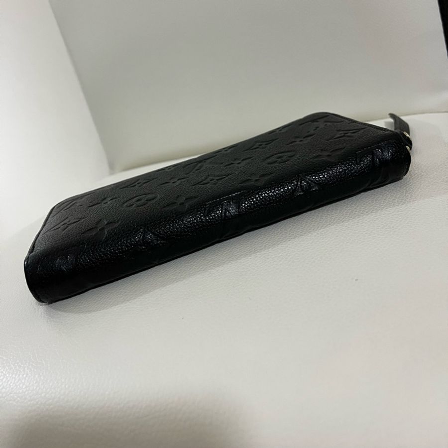 LV 黑色全皮壓紋拉鍊長夾-4